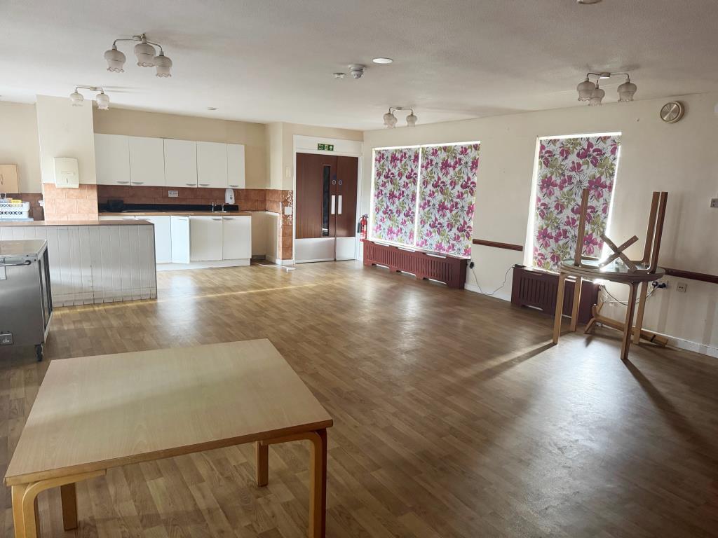 Lot: 64 - SUBSTANTIAL PREMISES WITH CAR PARK AND POTENTIAL ON ONE ACRE PLOT - Day room 2
